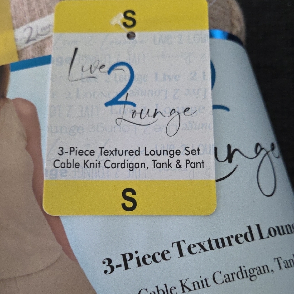 Live 2 Lounge Women's 3-Piece Textured Lounge Set - Beige - Picture 9 of 11